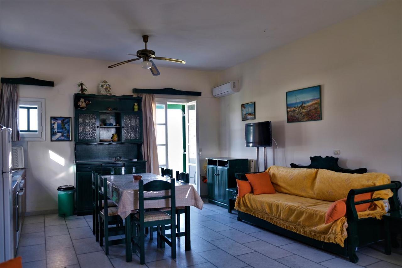 Studios Vrettos Beachfront Hotel Pláka Eksteriør bilde