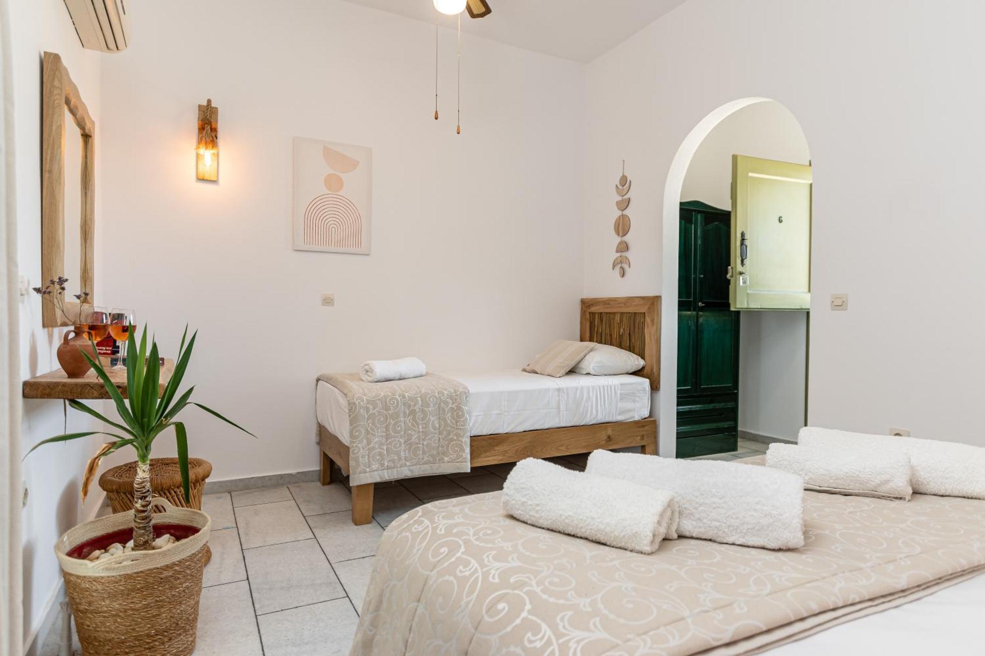 Studios Vrettos Beachfront Hotel Pláka Eksteriør bilde