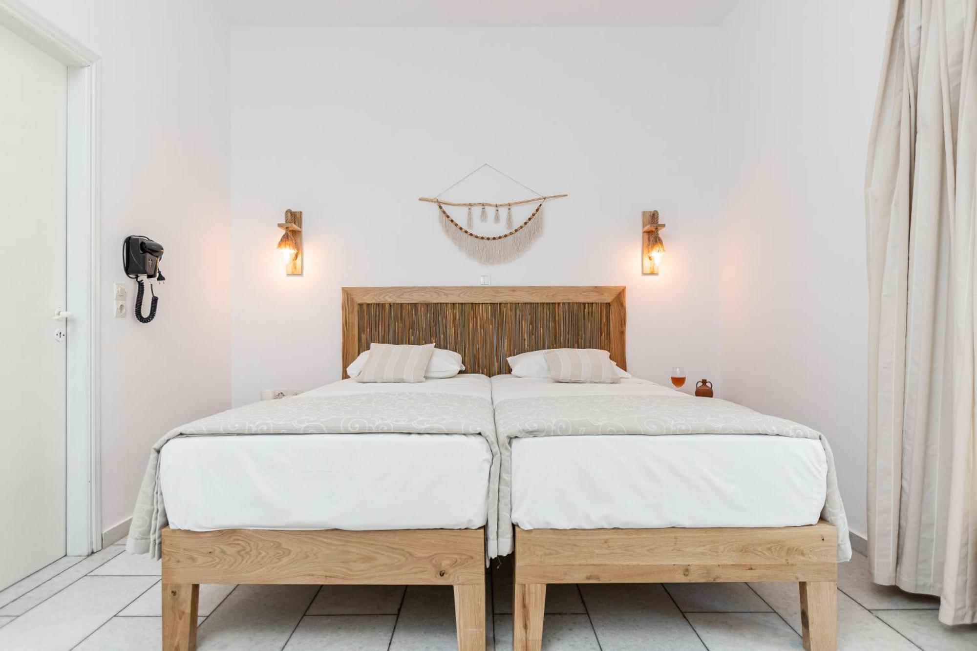 Studios Vrettos Beachfront Hotel Pláka Eksteriør bilde