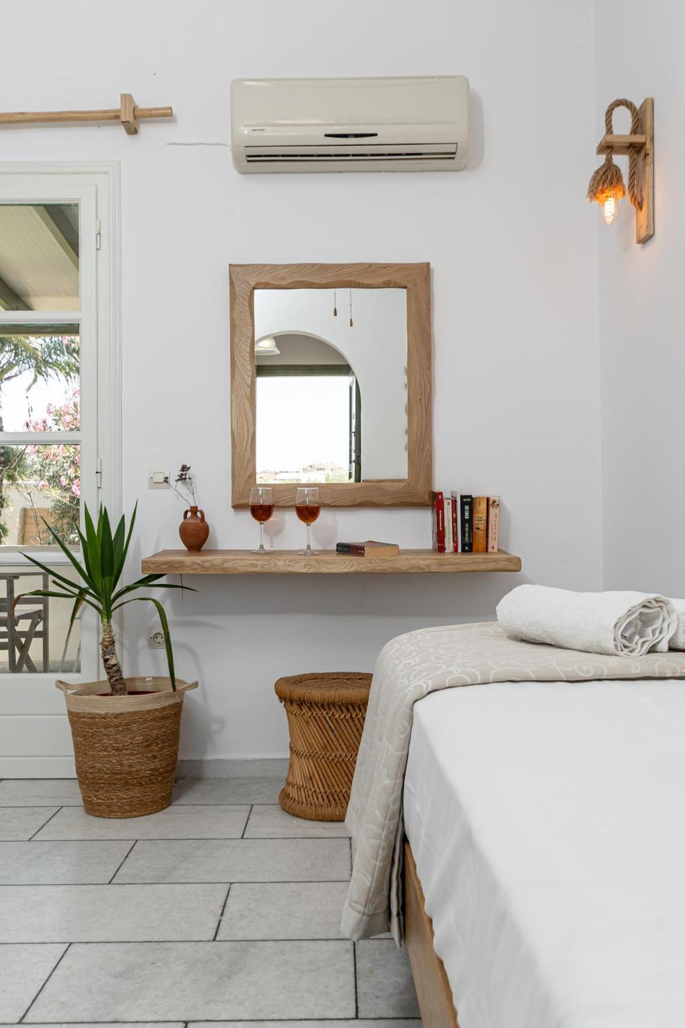 Studios Vrettos Beachfront Hotel Pláka Eksteriør bilde