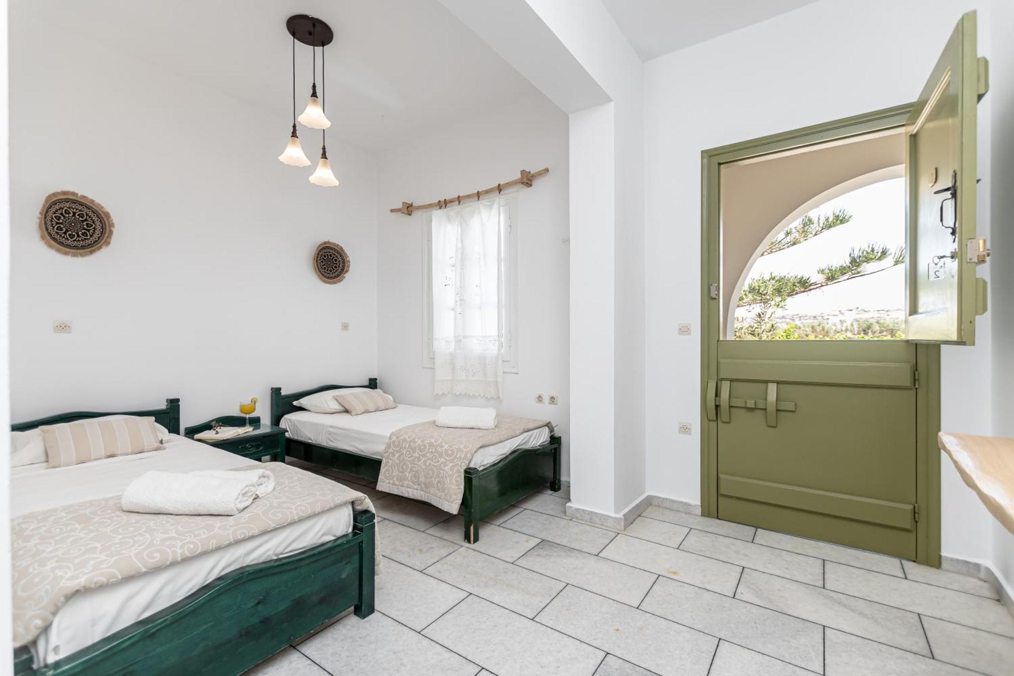 Studios Vrettos Beachfront Hotel Pláka Eksteriør bilde