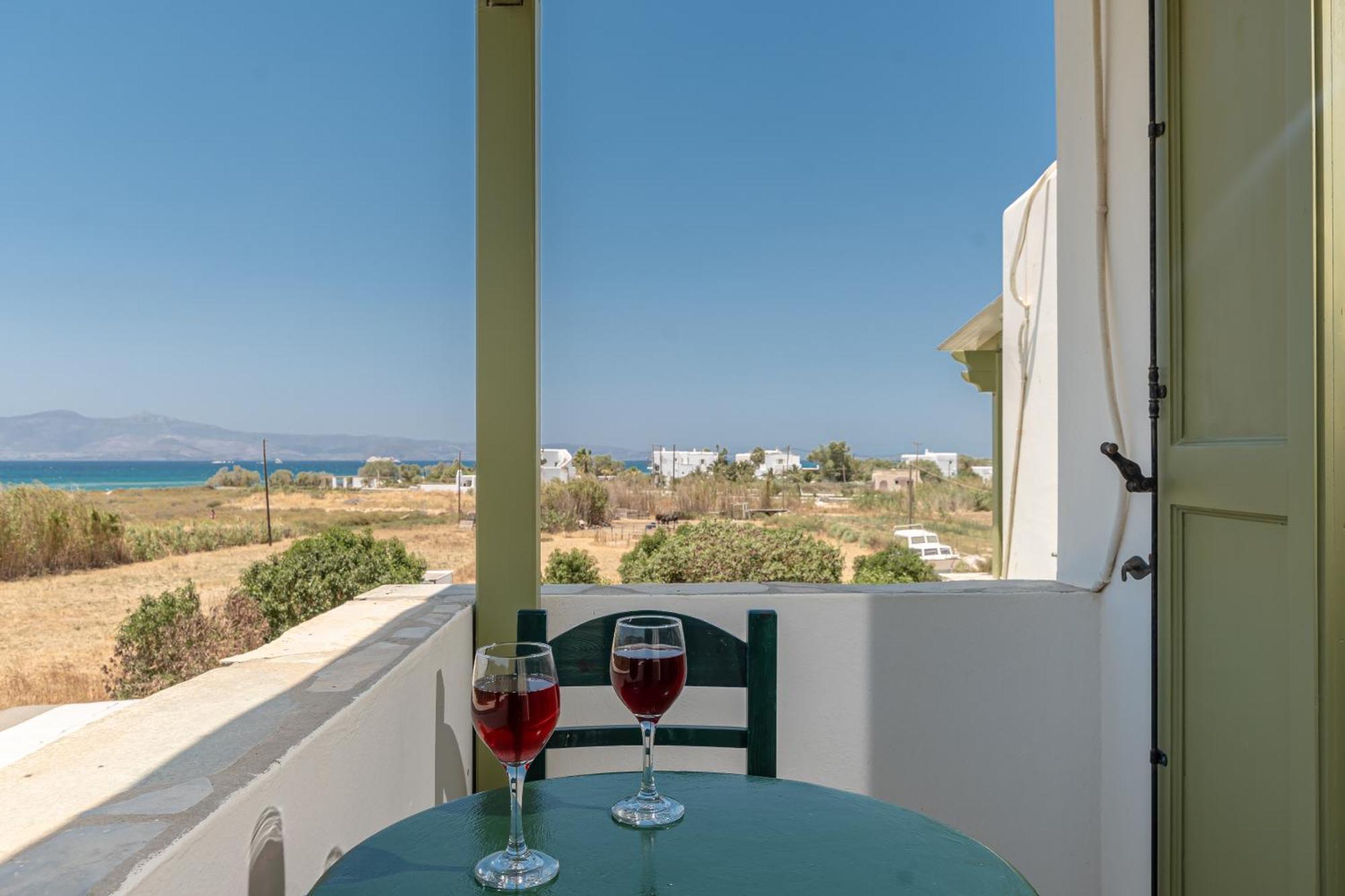Studios Vrettos Beachfront Hotel Pláka Eksteriør bilde